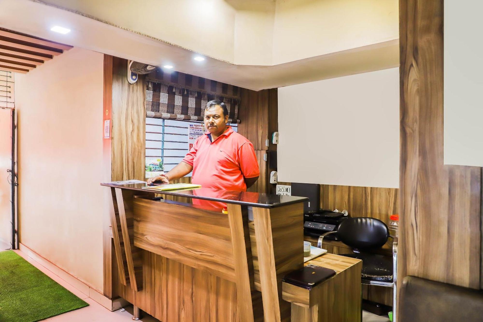 ホテル Spot On Bagiya Restaurant ハルダー エクステリア 写真